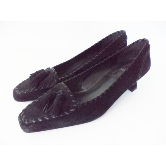 STUART WEITZMAN BLACK NUBUCK LEATHER LOW HEEL PUMP SHOE W TASSLE SZ 6M SPAIN - Picture 1 of 8